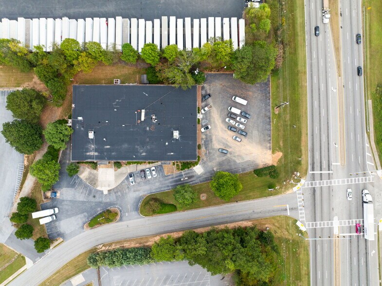 More Photos Of 215 Marvin Miller Dr SW, Atlanta Light Distribution For Sale