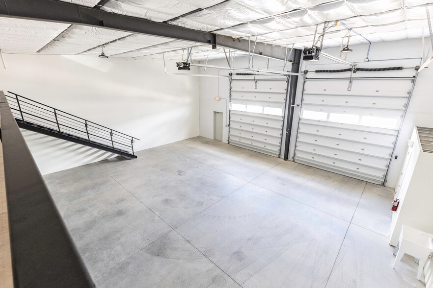 More Photos Of 11089 N US Highway 301, Oxford Light Manufacturing For Lease