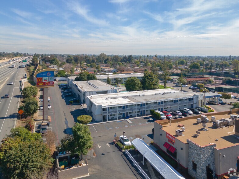 More Photos Of 840 S Indian Hill Blvd, Claremont Hotel For Sale