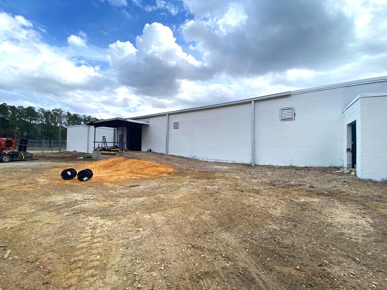 More Photos Of 1212 F.R. Huff Dr, St Matthews Manufacturing For Lease