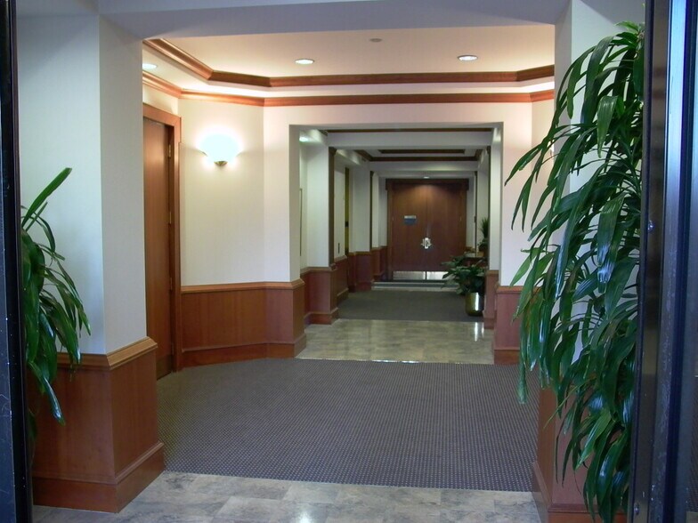 More Photos Of 8001 Chatham Center Dr, Savannah Office For Lease