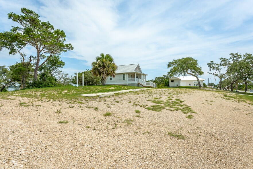 More Photos Of 127 Harbor Cir, Panacea Office Residential For Sale