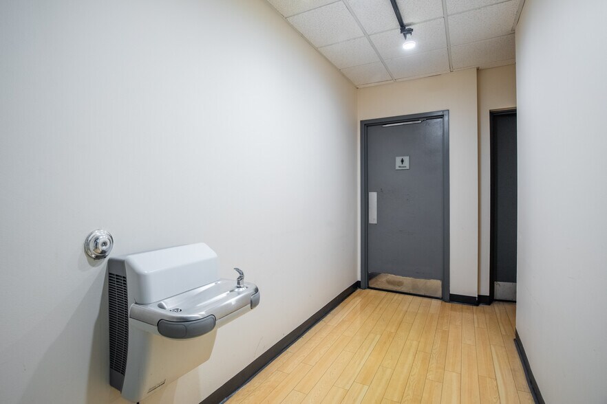 More Photos Of 9666 Olive Blvd, Olivette Office For Lease