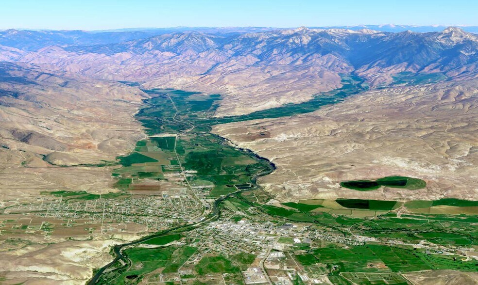 More Photos Of 414 Main St, Salmon Storefront For Sale