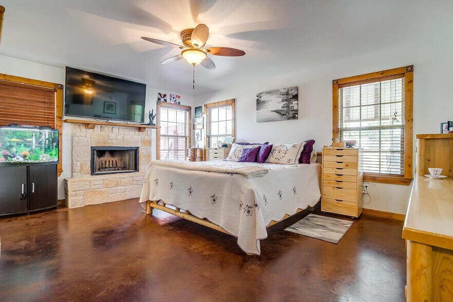 More Photos Of 6212 FM 933, Blum Warehouse For Sale