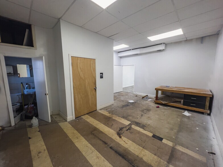 More Photos Of 300 W Hallandale Beach Blvd, Hallandale Beach Storefront Retail Office For Lease