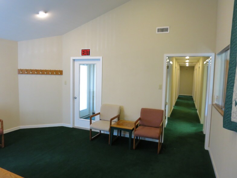 More Photos Of 920 Lawn Ave, Sellersville Medical For Sale