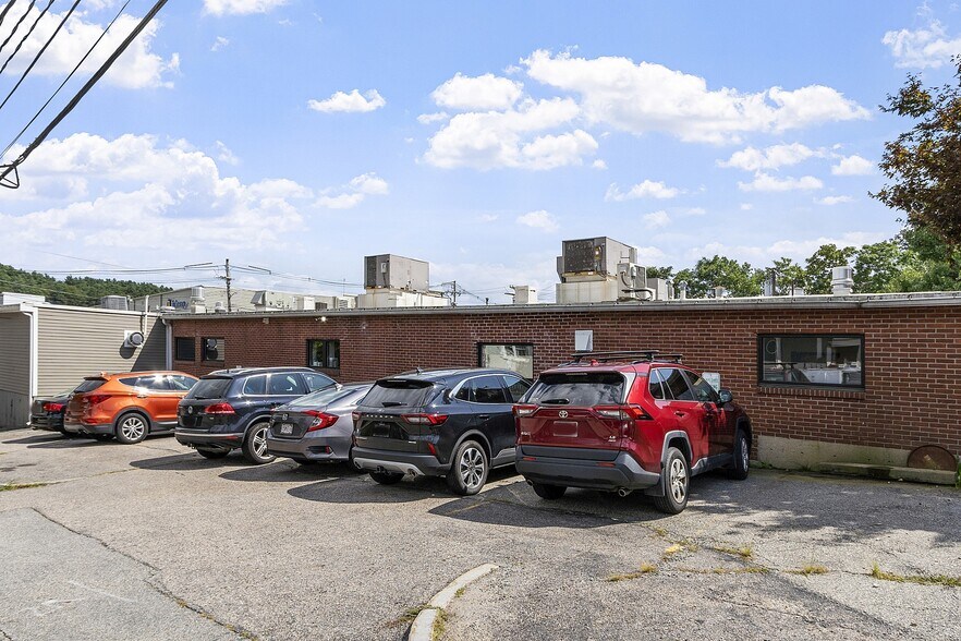 More Photos Of 180 Bear Hill Rd, Waltham Medical For Lease