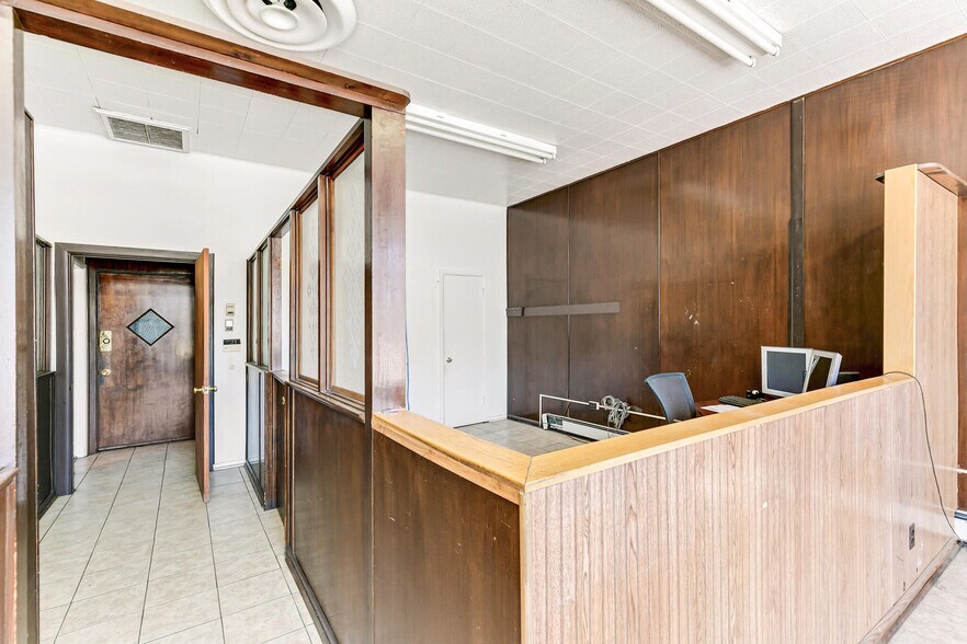 More Photos Of 3200 W 2nd Ave, Denver Office For Sale