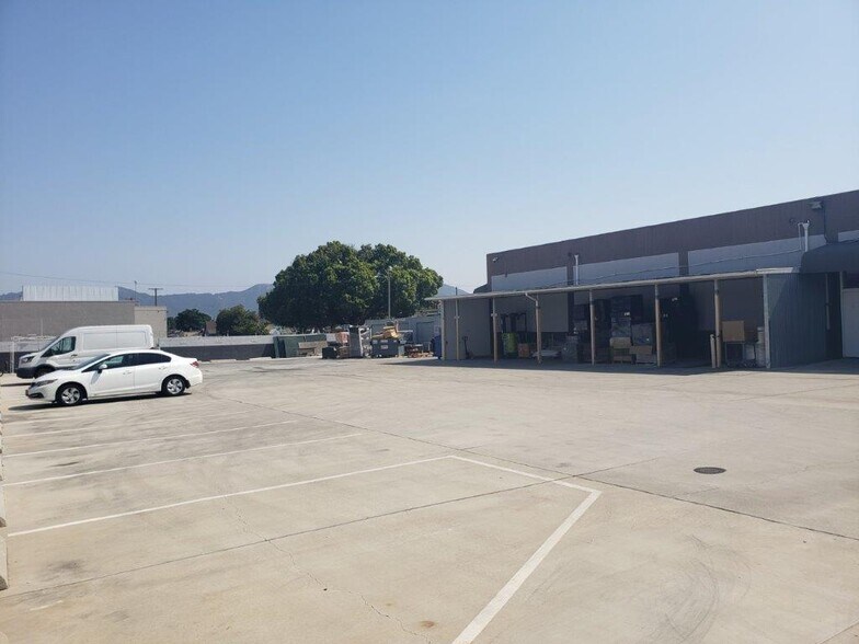 More Photos Of 1020 Chestnut St, Burbank Light Distribution For Lease