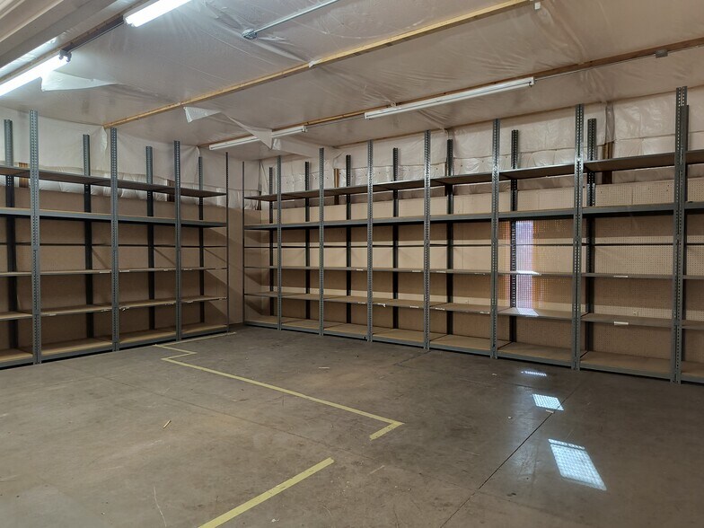 More Photos Of 1430 E Springhill Dr, Terre Haute General Retail For Lease