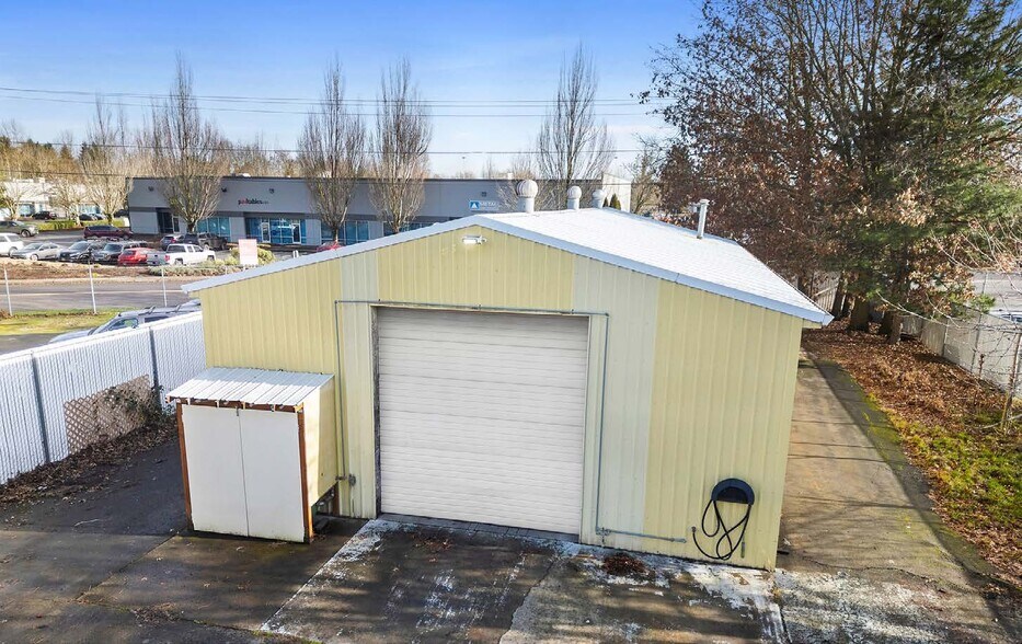 More Photos Of 12812 NE Whitaker Way, Portland Warehouse For Lease