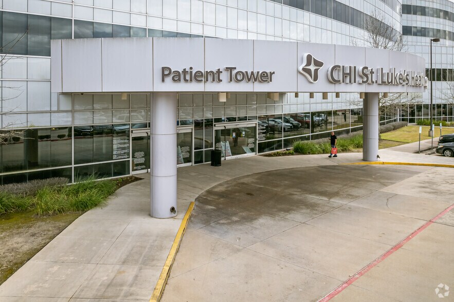 More Photos Of 1327 Lake Pointe Pky, Sugar Land Medical For Lease