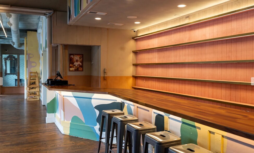 More Photos Of 162 Oxmoor Rd, Birmingham Restaurant For Lease