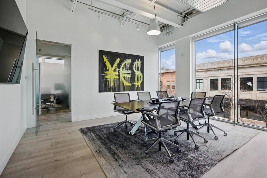 More Photos Of 55-99 W Maple Rd, Birmingham Medical For Lease