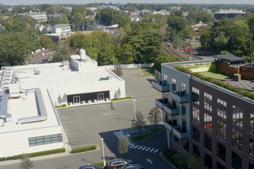 More Photos Of 16 Old Track Rd, Greenwich Apartments For Lease