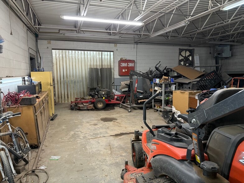 More Photos Of 1350 Lafayette Rd, Rocky Face Specialty For Sale