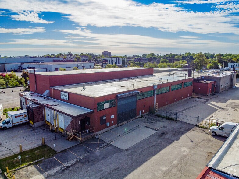 More Photos Of 136 Ottawa St S, Kitchener Distribution For Lease