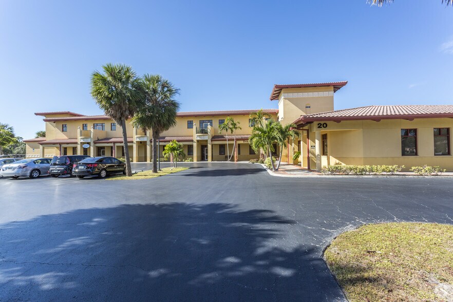 More Photos Of 20 Barkley Cir, Fort Myers Medical For Lease