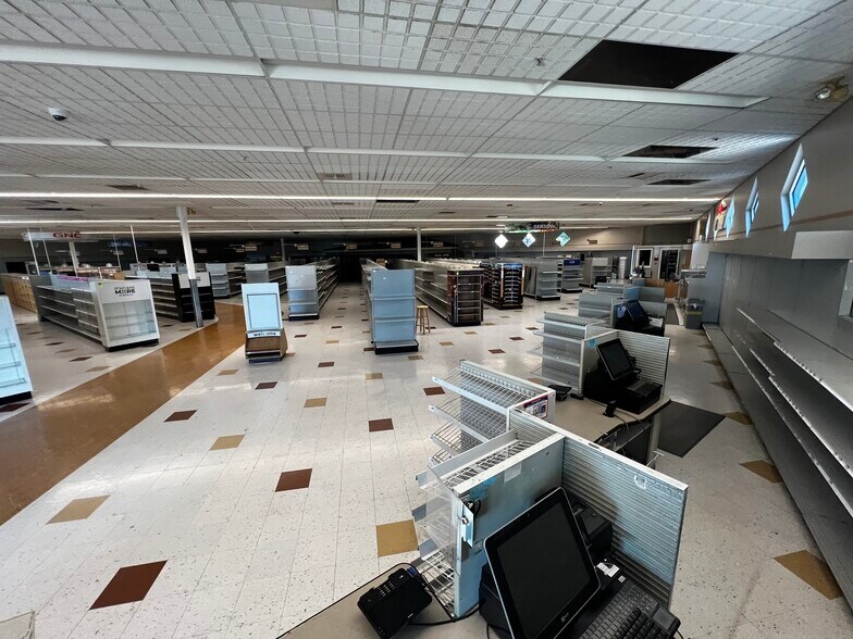 More Photos Of 975 E Cypress Ave, Redding Drugstore For Lease