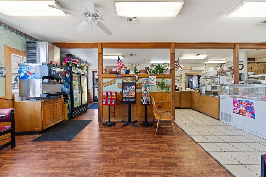 More Photos Of 29 W 1st St, Coquille Restaurant For Sale