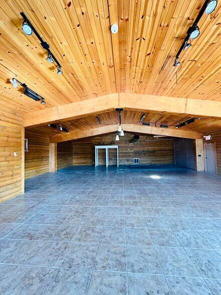 More Photos Of 3805 S Limit Ave, Sedalia General Retail For Lease