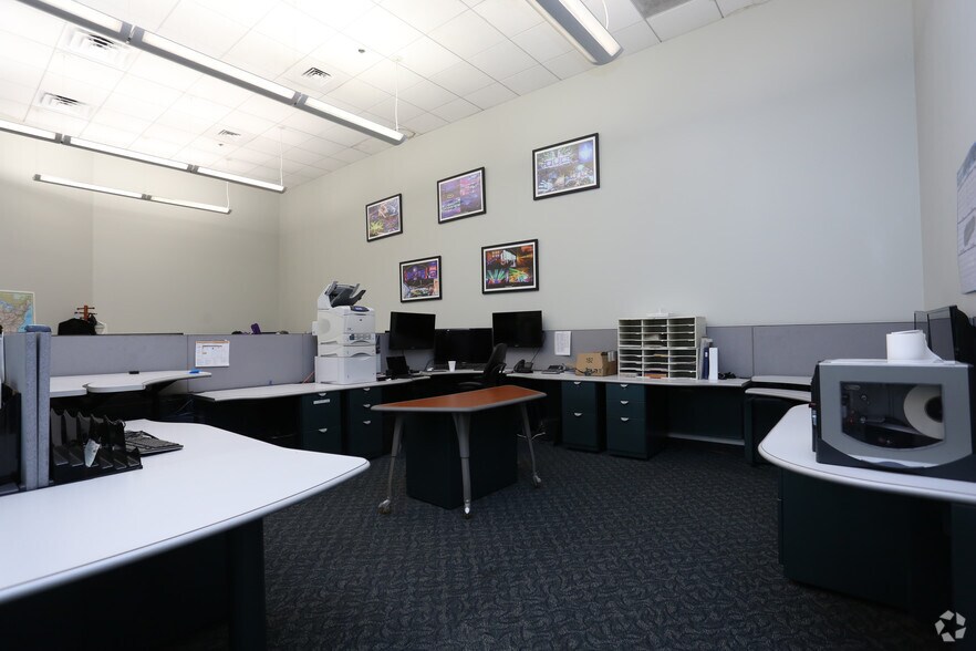 More Photos Of 16503 Air Center Blvd, Houston Unknown For Lease
