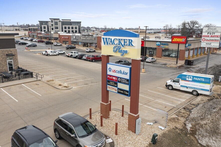 More Photos Of 806 Wacker Dr, Dubuque Restaurant For Lease