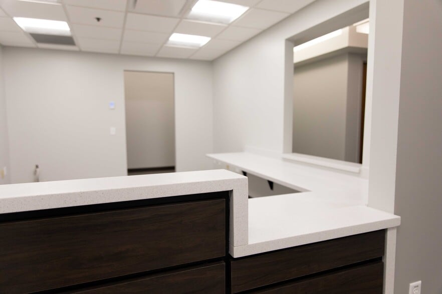 More Photos Of 17030 Lakeside Hills Plz, Omaha Medical For Lease