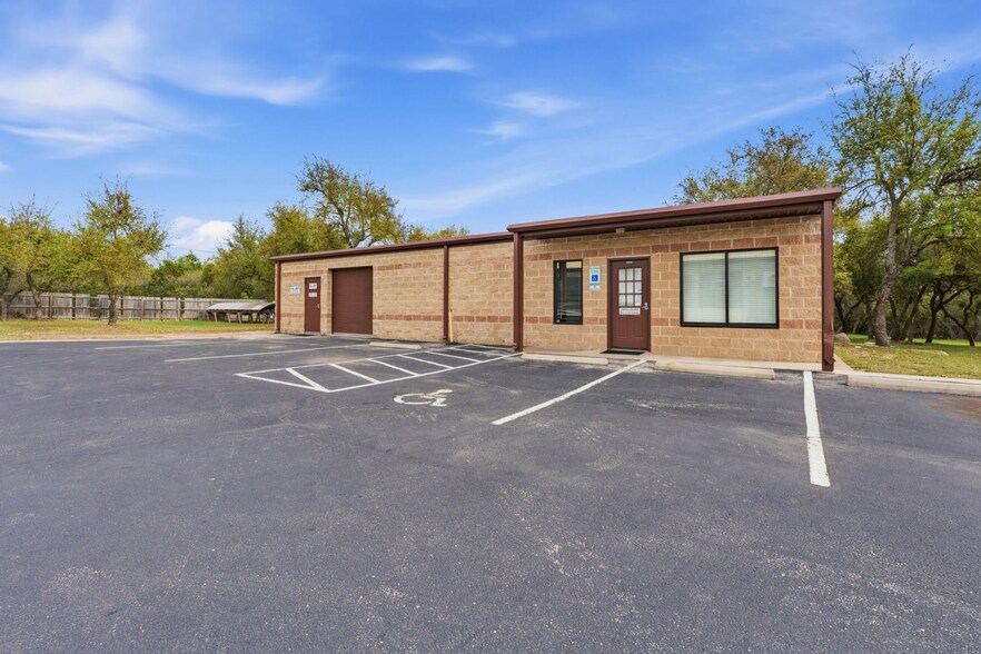 More Photos Of 2100 E Highway 290, Dripping Springs Flex For Lease