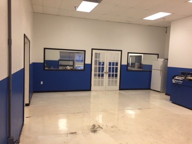 More Photos Of 1747 Independence Blvd, Sarasota Light Distribution For Lease