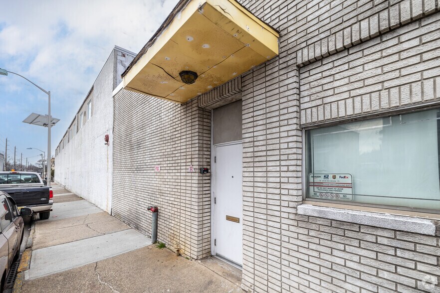 More Photos Of 55 S Jefferson St, Orange Warehouse For Sale