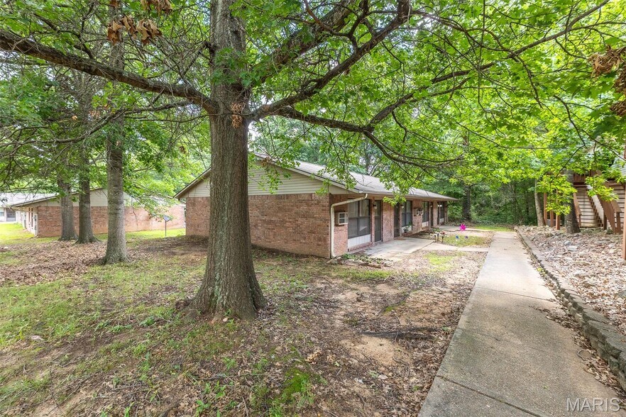 More Photos Of 2733 Holly Trl, Poplar Bluff Apartments For Sale