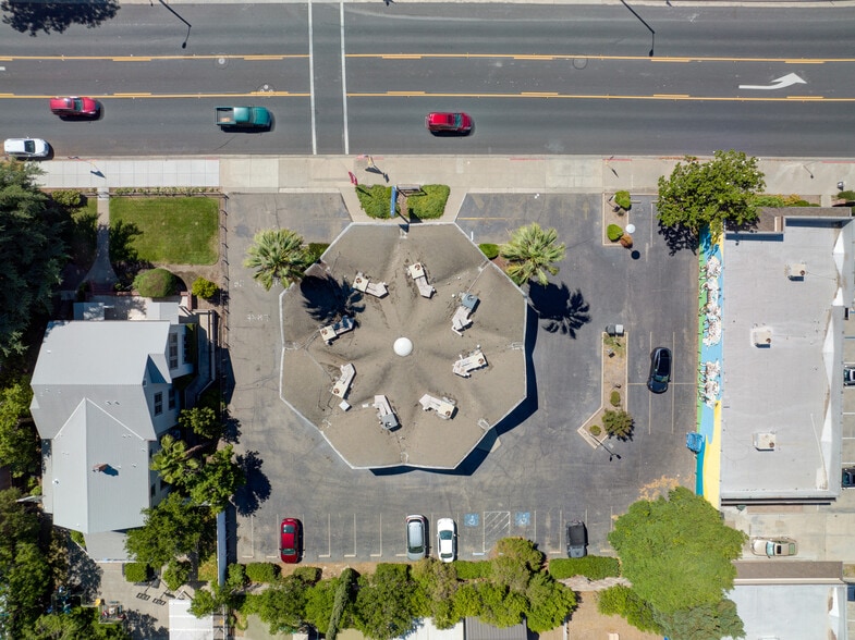 More Photos Of 316 W F St, Oakdale Storefront Retail Office For Lease