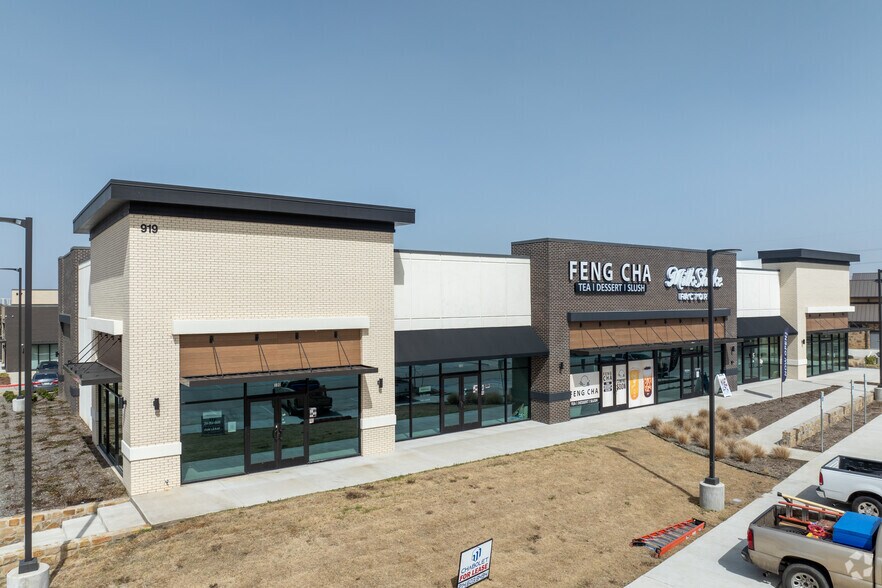 More Photos Of 919 E Northwest Hwy, Grapevine Storefront For Lease