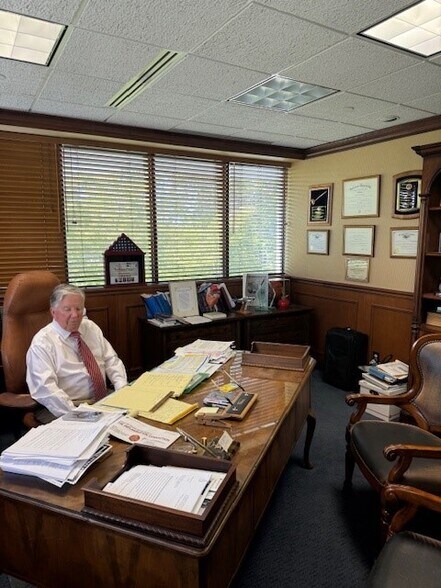 More Photos Of 1615 Forum Pl, West Palm Beach Office For Sale