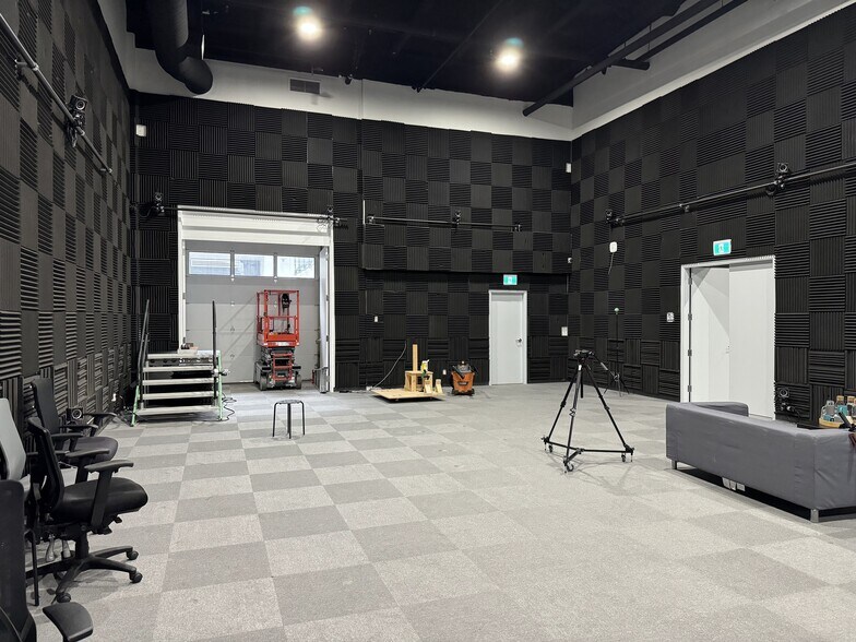 More Photos Of 1900-1990 Pandora St, Vancouver Office For Lease