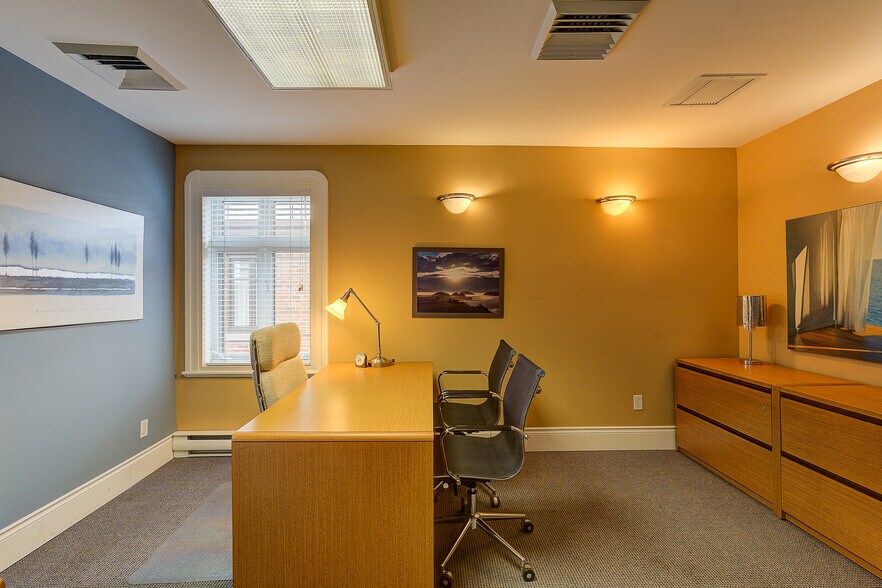 More Photos Of 415 Rue Du Village, Repentigny Office For Sale