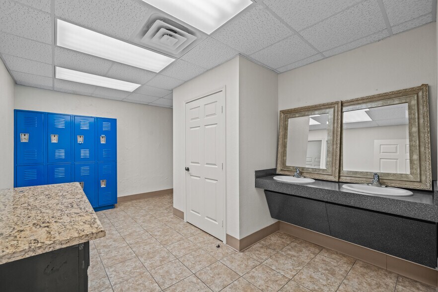 More Photos Of 1120 W Loop 289, Lubbock Medical For Lease