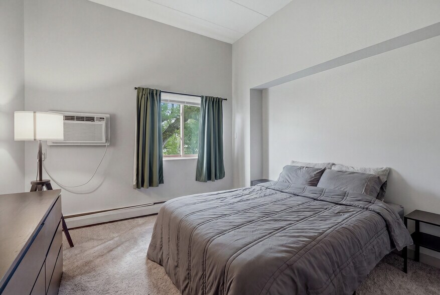 More Photos Of 985 Ivy Ave E, Saint Paul Apartments For Sale