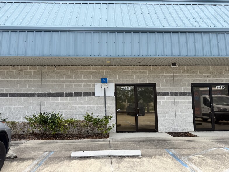 More Photos Of 7203-7217 21st St E, Sarasota Warehouse For Lease