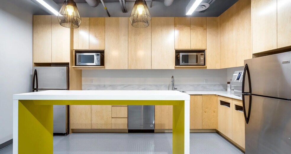 More Photos Of 2115 S Service Rd W, Oakville Warehouse For Sale