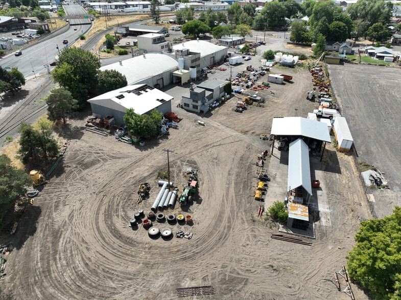 More Photos Of 1621 N Spruce St, La Grande Manufacturing For Sale