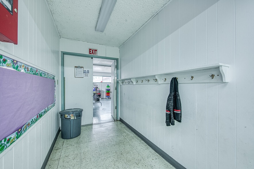 More Photos Of 3311-3315 E Sierra Madre Ave, Fresno Daycare Center For Sale