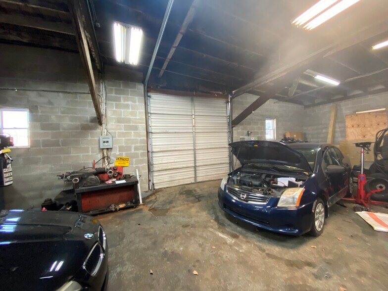 More Photos Of 2189 Central Ave, Memphis Auto Repair For Lease