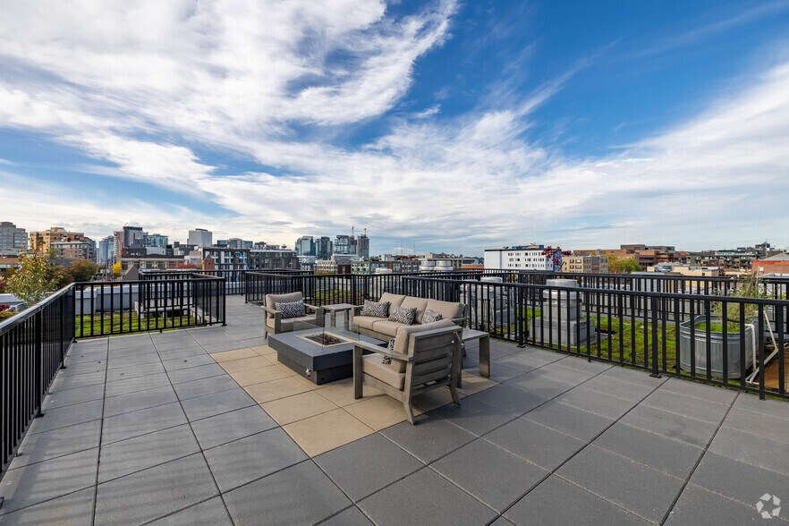 More Photos Of 954 E Union St, Seattle Apartments For Lease