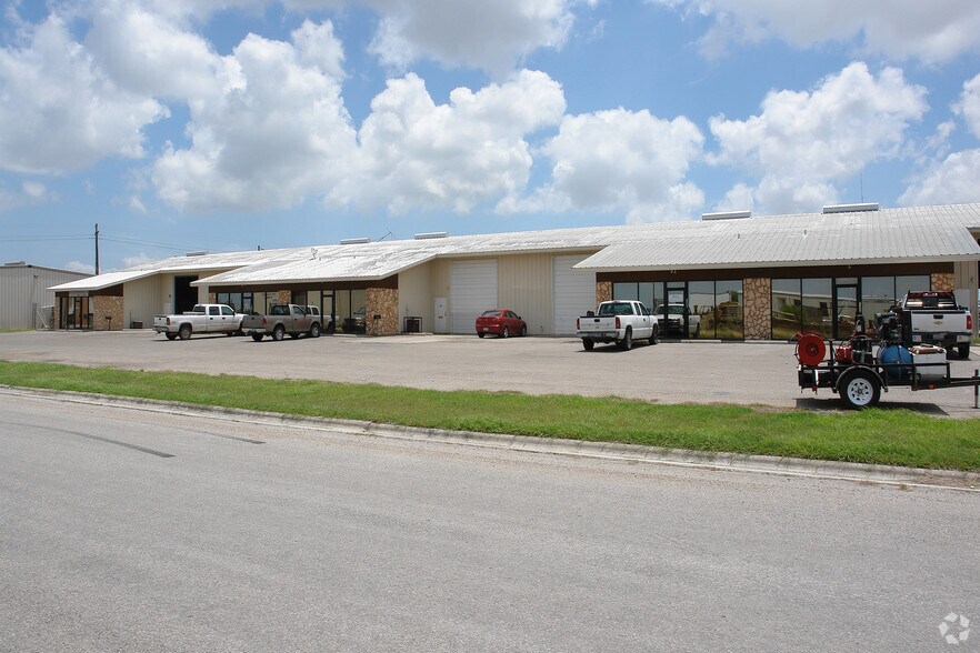 More Photos Of 728-739 Diamond Cut Dr, Corpus Christi Warehouse For Lease