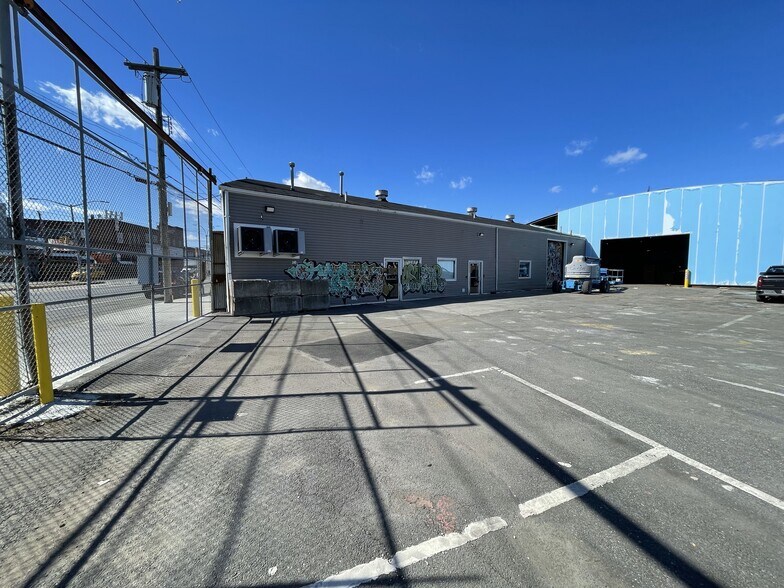 More Photos Of 1301-1339 Metropolitan Ave, Brooklyn Warehouse For Lease