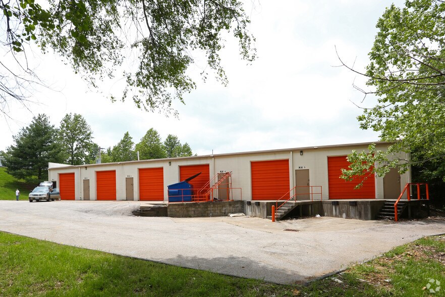 More Photos Of 3006 N Lindbergh Blvd, Saint Ann Light Distribution For Lease