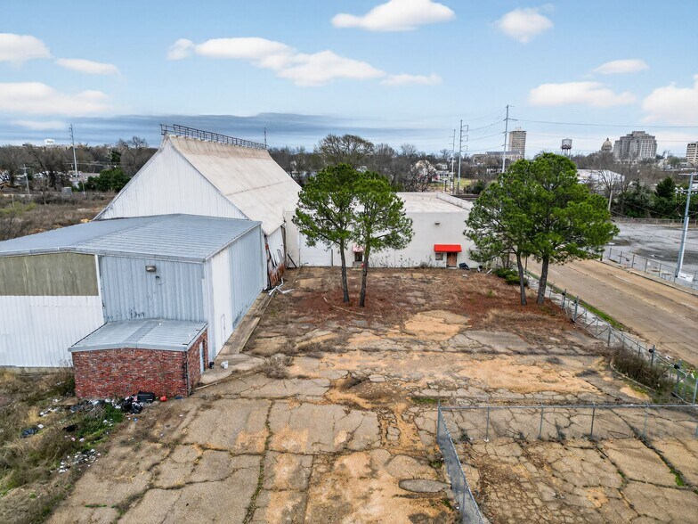 More Photos Of 300 W Monument St, Jackson Manufacturing For Sale